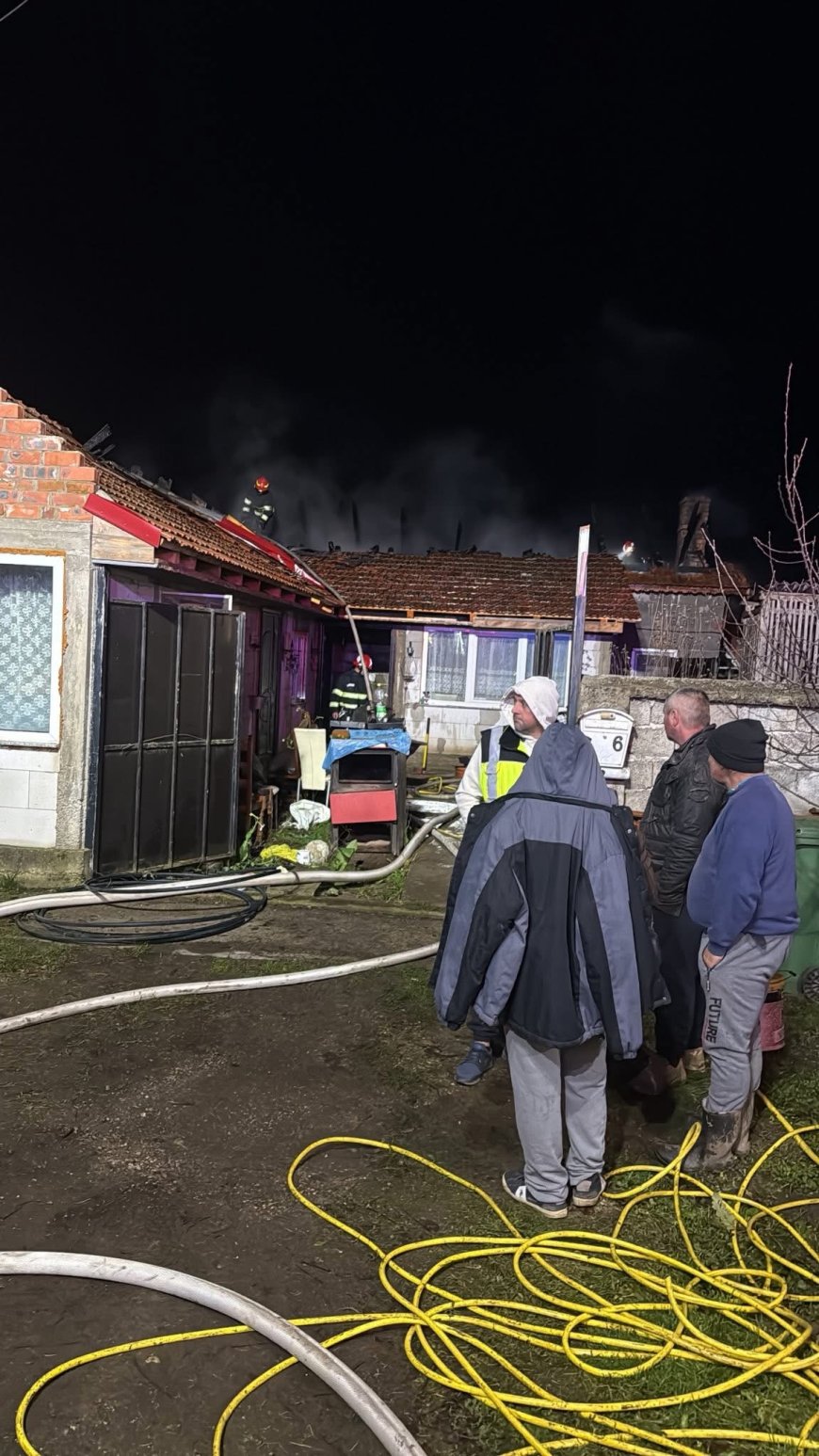 INCENDIU DEVASTATOR ÎN SUSANI: FAMILIE RĂMASĂ FĂRĂ CASĂ