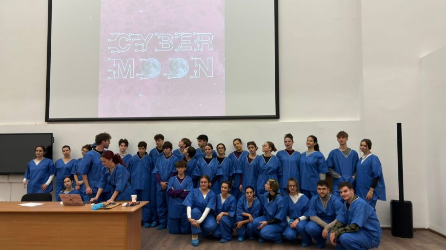 Tineri pasionați de tehnologie și medicină explorează inovațiile viitorului