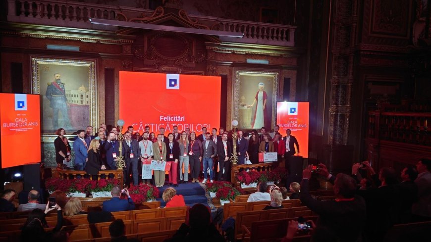 Tinere cadre didactice ale Universității Politehnica Timișoara, premiate la Gala Burselor ANIS 2025
