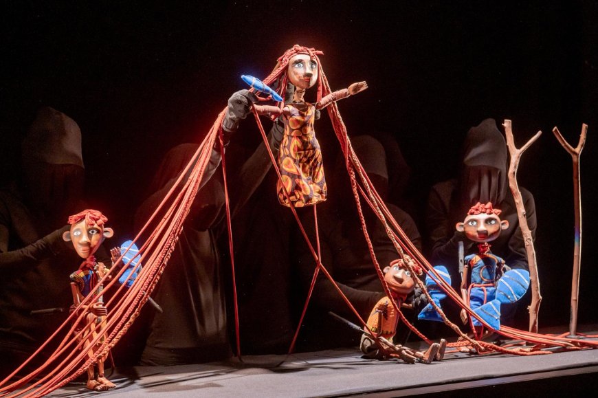 Decembrie la Teatrul Maghiar de Stat „Csiky Gergely”: o lună marcată de premiera unui spectacol bazat pe un text mereu actual