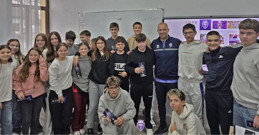 Vlad Bura, antrenorul juniorilor U15, le-a vorbit elevilor despre succes și valori