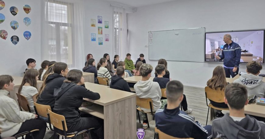 Vlad Bura, antrenorul juniorilor U15, le-a vorbit elevilor despre succes și valori