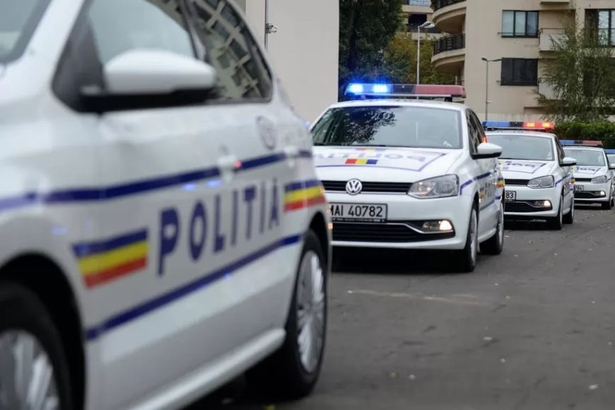 IMPACT VIOLENT ÎNTRE MAȘINĂ ȘI TRAMVAI