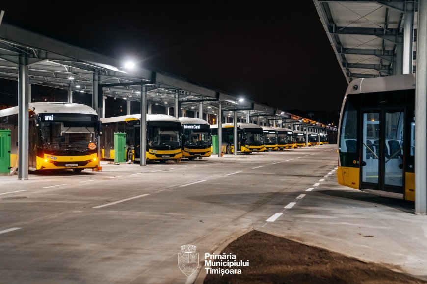 Platformă cu stații de încărcare pentru autobuze electrice