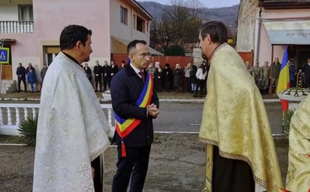 Ziua Națională, celebrată cu solemnitate la Moldova Nouă: comunitatea a adus un omagiu eroilor României
