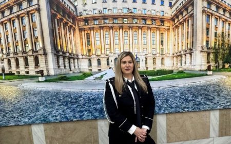 Agentul de poliție Golban Sabrina Betina, decorată cu Emblema de Onoare a MAI