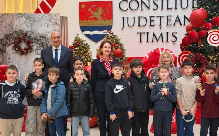 COLINDĂTORII AU AJUNS LA PALATUL ADMINISTRATIV DIN TIMIȘOARA