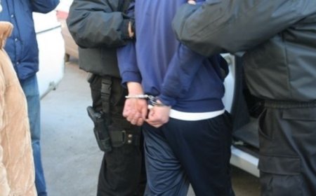 A INTRAT ÎN CASĂ PESTE FOSTA IUBITĂ, A BĂTUT-O ȘI I-A DISTRUS MOBILA