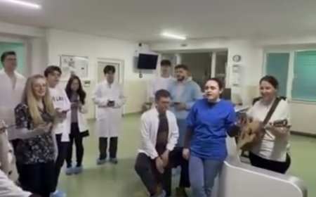 COLINDELE AU RĂSUNAT PE HOLURILE SPITALULUI JUDEȚEAN DE URGENȚĂ
