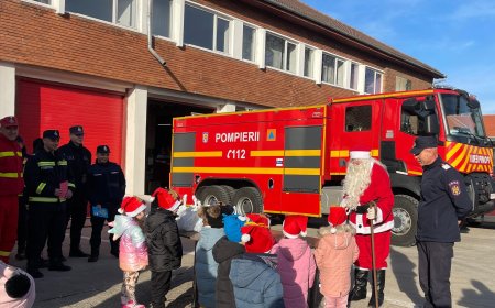 MOȘ CRĂCIUN A AJUNS LA DETAȘAMENTUL DIN HUNEDOARA