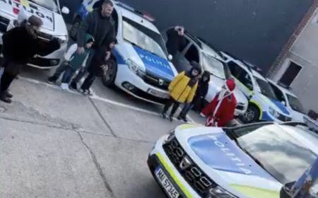 POLIȚIȘTII L-AU ADUS PE MOȘ CRĂCIUN LA MOLDOVA NOUĂ