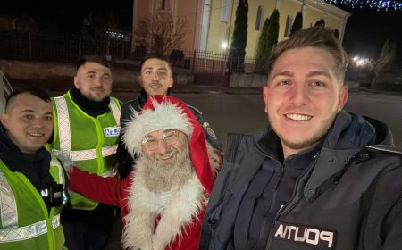 MOȘ CRĂCIUN, OPRIT ÎN TRAFIC LA ORAVIȚA