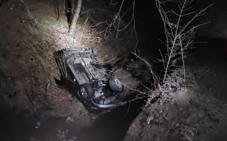 Tragedie la Lupac: Mașină răsturnată în râpă, mai multe victime