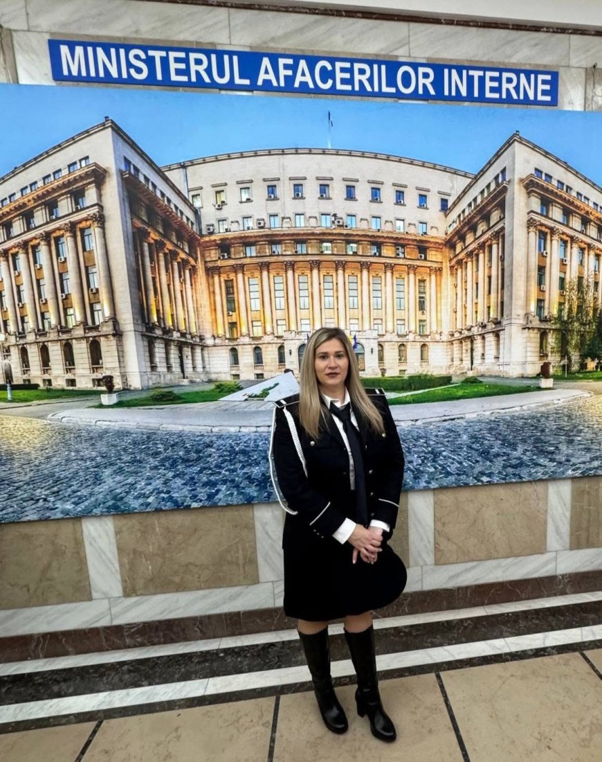 Agentul de poliție Golban Sabrina Betina, decorată cu Emblema de Onoare a MAI