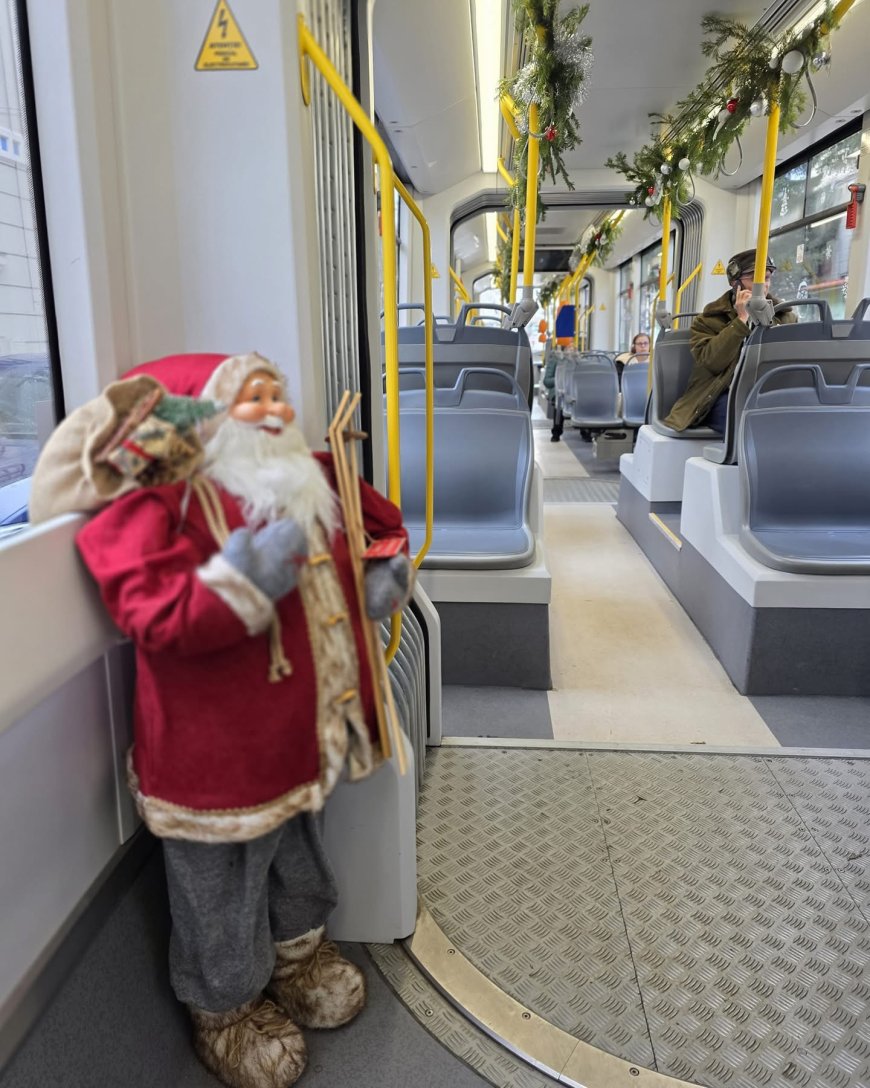 TRAMVAIUL LUI MOȘ CRĂCIUN PORNEȘTE PRIN TIMIȘOARA