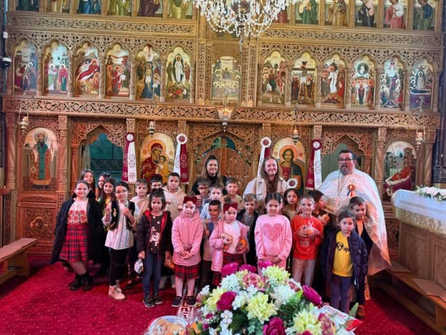 COLINDUL COPIILOR DE LA ȘCOALA DIN GHIRODA A ÎNSUFLEȚIT COMUNITATEA DE SFÂNTUL NICOLAE