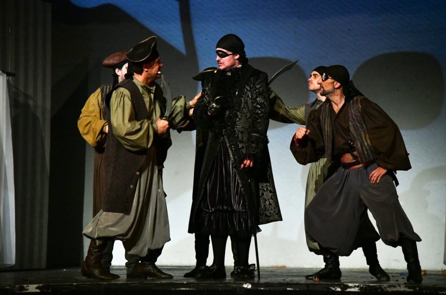 PETER PAN REVINE ÎN ȚARA DE NICĂIERI CU O NOUĂ AVENTURĂ PLINĂ DE MAGIE ȘI ENERGIE PE SCENĂ
