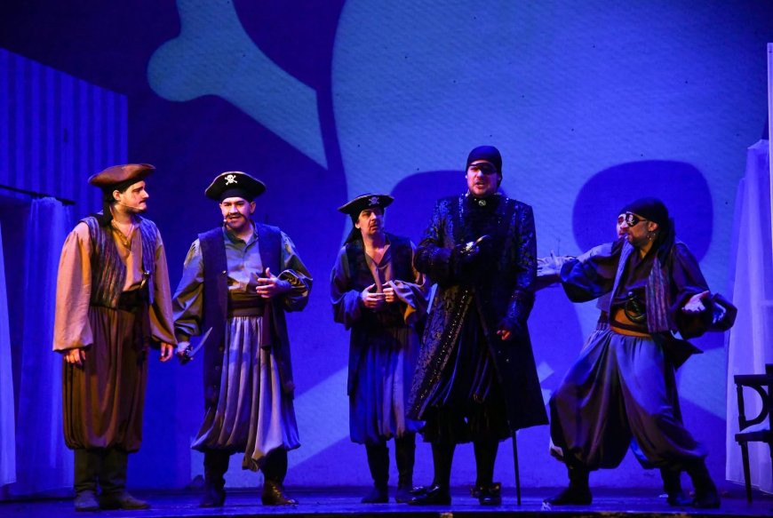 PETER PAN REVINE ÎN ȚARA DE NICĂIERI CU O NOUĂ AVENTURĂ PLINĂ DE MAGIE ȘI ENERGIE PE SCENĂ