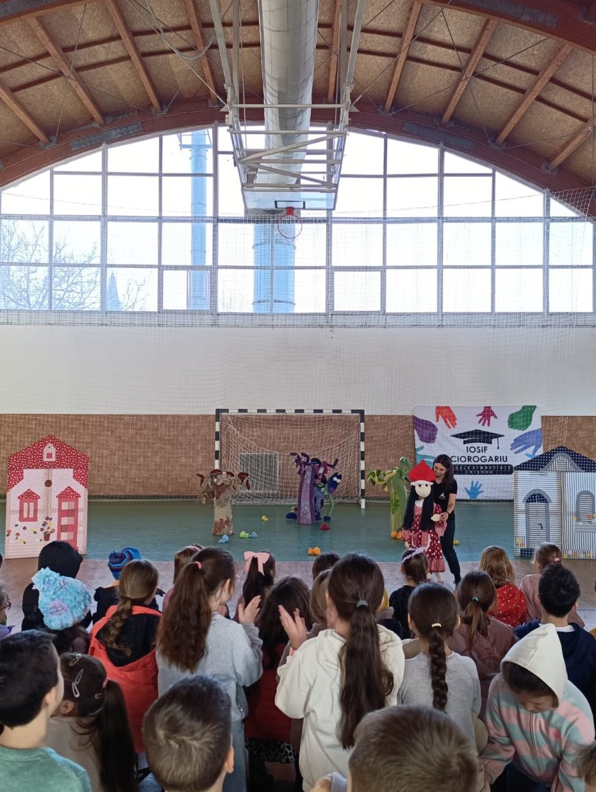 Teatrul Merlin, în deplasare la Școala „Iosif Ciorogariu” din Chișoda