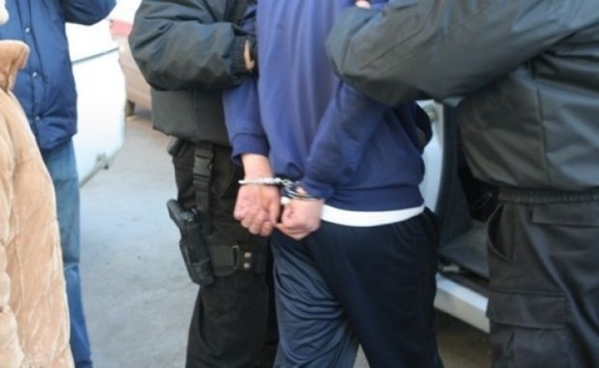 A INTRAT ÎN CASĂ PESTE FOSTA IUBITĂ, A BĂTUT-O ȘI I-A DISTRUS MOBILA
