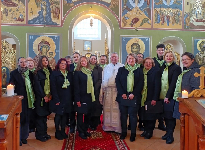 COLINDELE AU RĂSUNAT SUBLIM LA BISERICA GRECO-CATOLICĂ DIN SÂNNICOLAU MARE