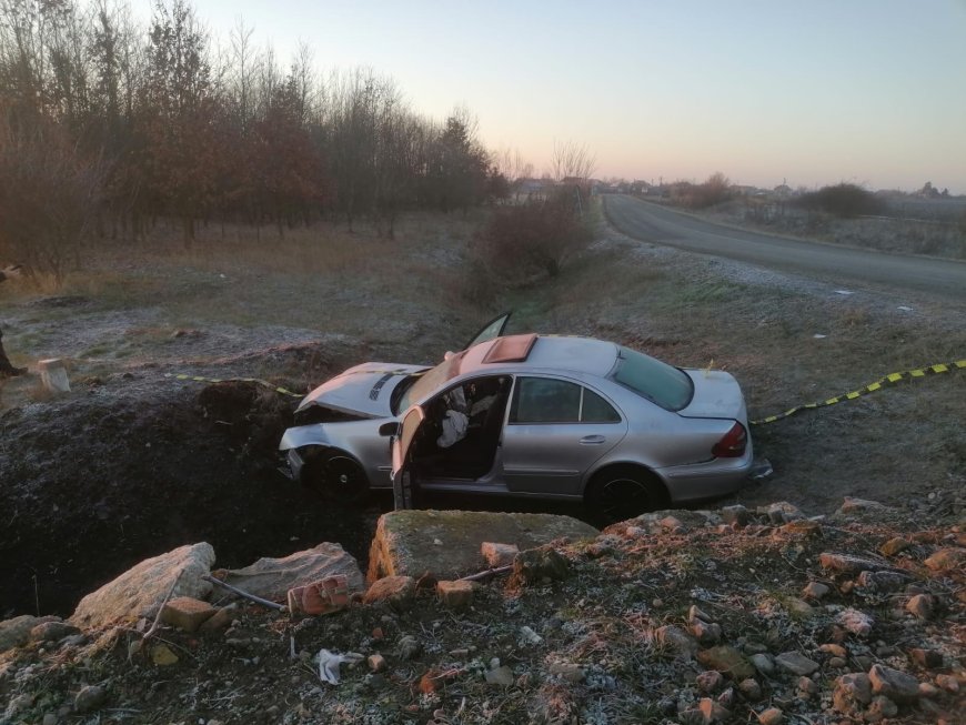 UN ȘOFER BEAT A AJUNS CU MAȘINA ÎN ȘANȚ