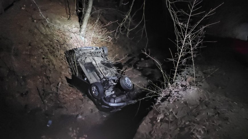 Tragedie la Lupac: Mașină răsturnată în râpă, mai multe victime