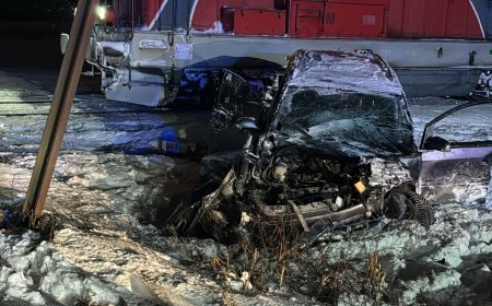 TÂNĂR DE 21 DE ANI, LOVIT DE O LOCOMOTIVĂ LA O TRECERE DE CALE FERATĂ