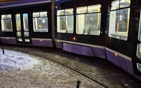 TRAMVAI DERAIAT ÎN PIAȚA TRAIAN
