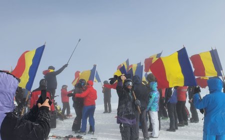 Hora Unirii, la 1.868 de metri altitudine, pe Vârful Straja