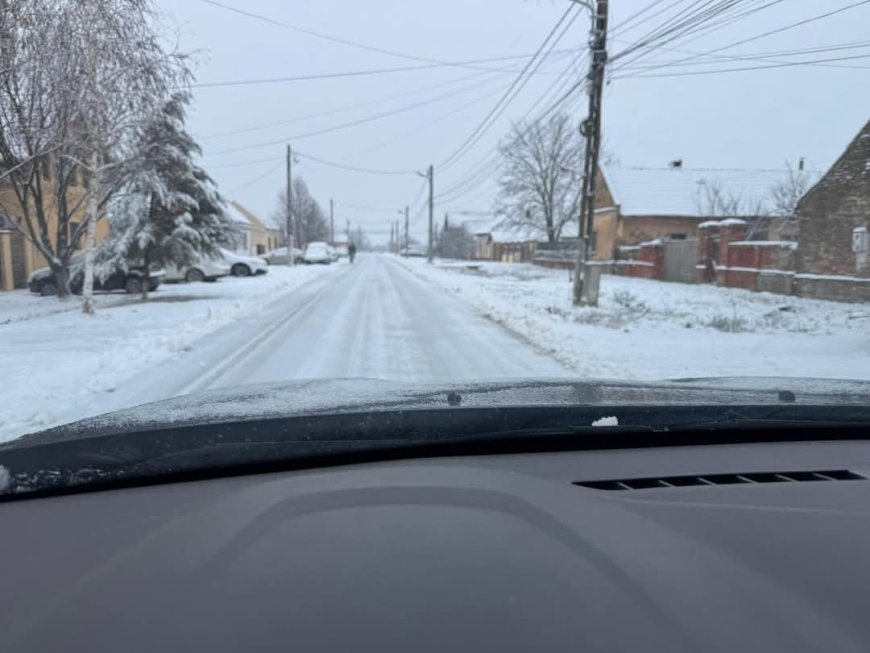 UTILAJELE DE DESZĂPEZIRE SUNT PE STRĂZILE DIN SÂNMIHAIU ROMÂN