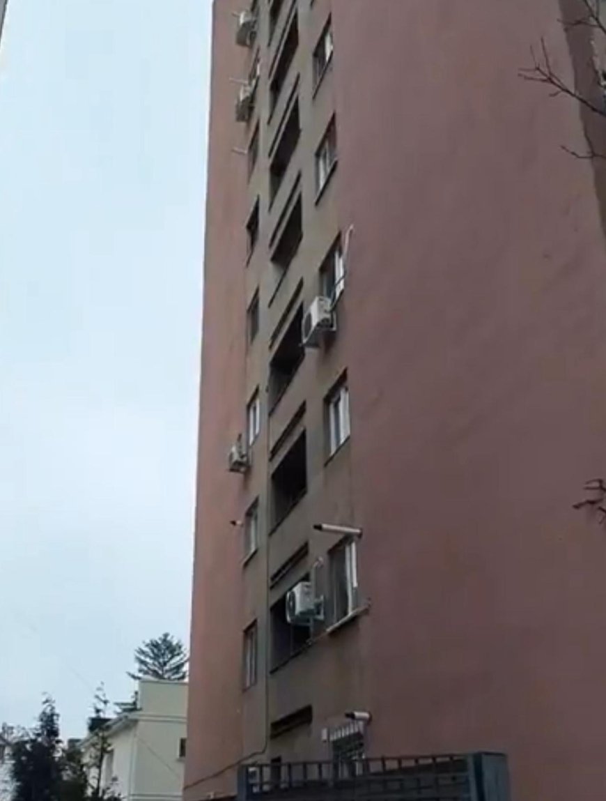 Tată și fiu găsiți morți după ce au căzut de la etajul 10 în Arad