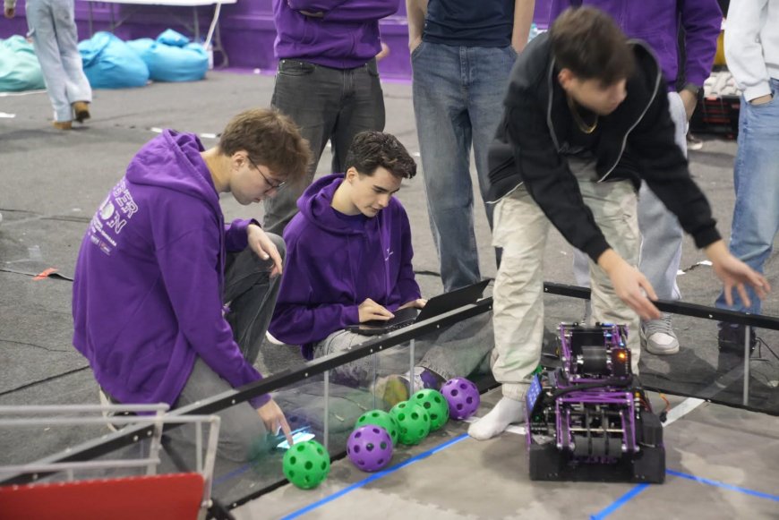 TINERII DIN TIMIȘOARA CONSTRUIESC VIITORUL PRIN ROBOTICĂ ȘI INOVAȚIE