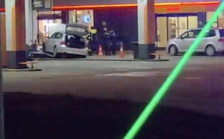 S-A ÎNFIPT CU MAȘINA ÎNTR-O POMPĂ DE ALIMENTARE