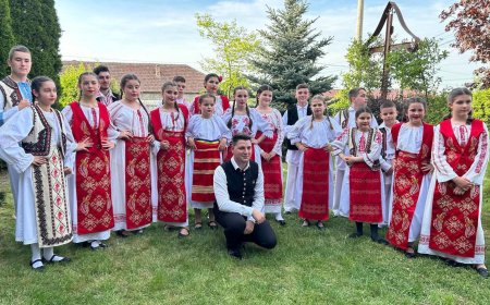 DANSURI POPULARE CU ANSAMBLUL "JUNII BILEDULUI"