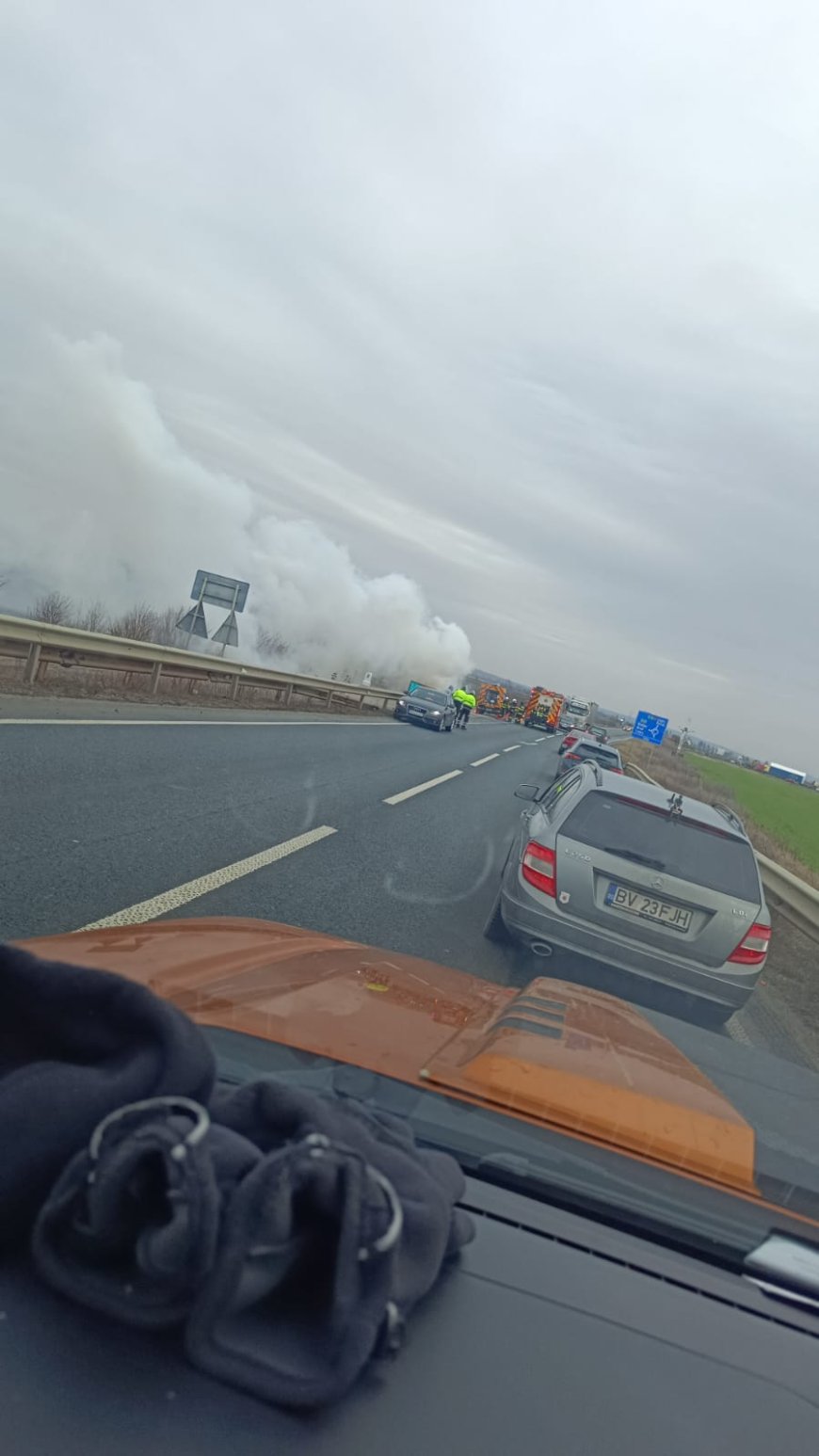 MAȘINĂ ÎN FLĂCĂRI PE DN 6