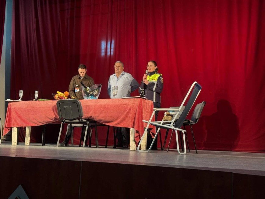 Teatru cu mesaj preventiv pentru elevi, la Oravița și Moldova Nouă