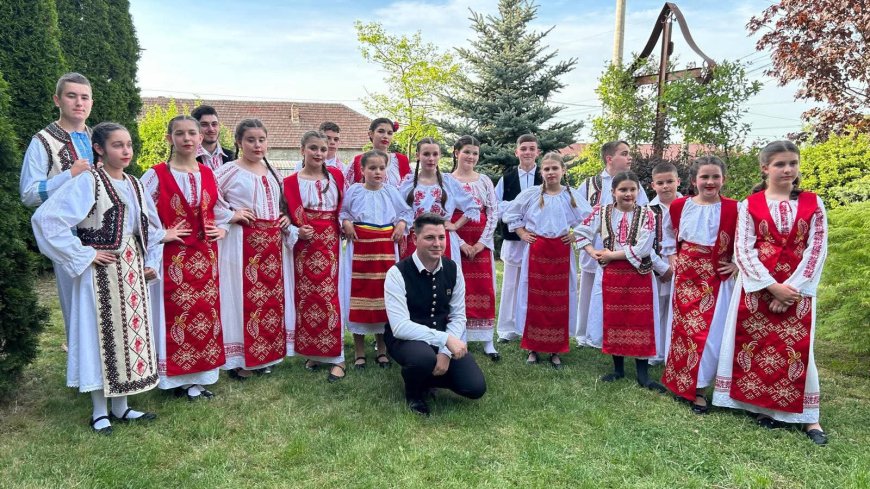 DANSURI POPULARE CU ANSAMBLUL "JUNII BILEDULUI"