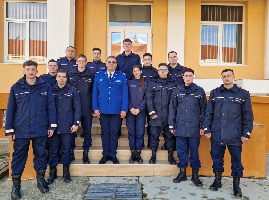 13 ELEVI JANDARMI, ÎN STAGIU DE PRACTICĂ LA IJJ TIMIȘ