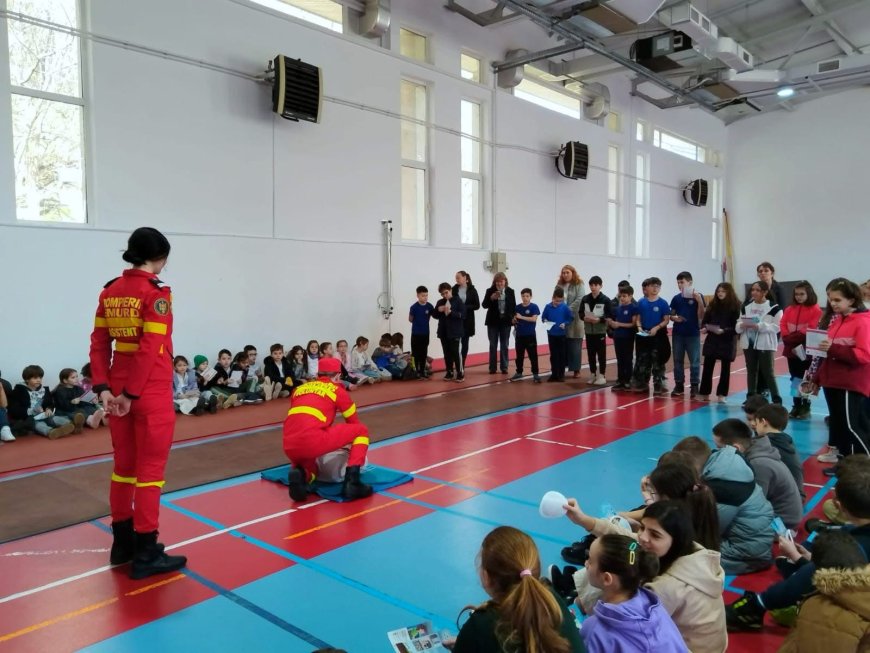 Pompierii hunedoreni continuă Săptămâna Protecției Civile