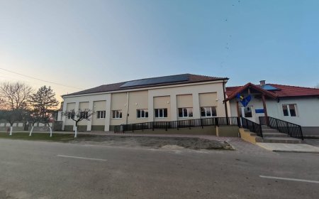 Școala din Bobda produce energie cu panouri fotovoltaice