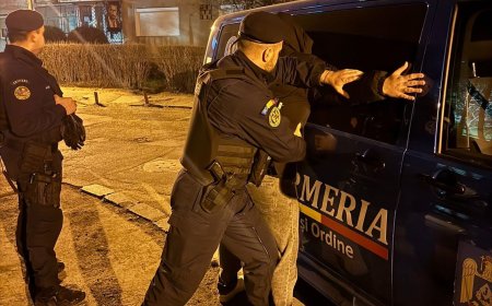 Substanță suspectă psihoactivă găsită asupra unor tineri în Reșița