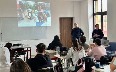 Polițiștii de frontieră au prezentat oferta educațională elevilor din Deta