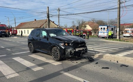 Accident rutier în Dumbrăvița: Un șofer a rămas încarcerat în urma impactului