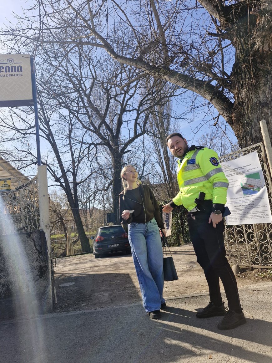 Polițiștii locali au oferit mărțișoare doamnelor