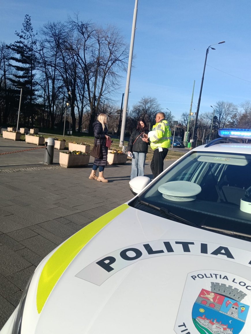 Polițiștii locali au oferit mărțișoare doamnelor