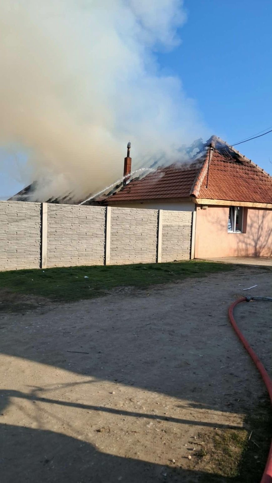 Apel umanitar pentru o familie din Banloc, rămasă fără casă după un incendiu