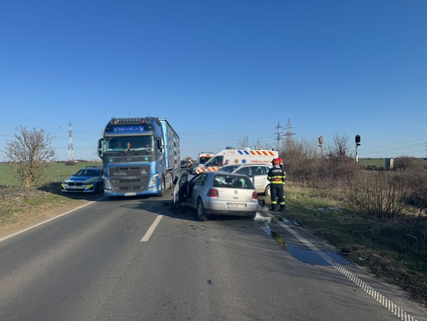 Accident. Trei persoane rănite după ce un șofer de 80 de ani a intrat pe contrasens