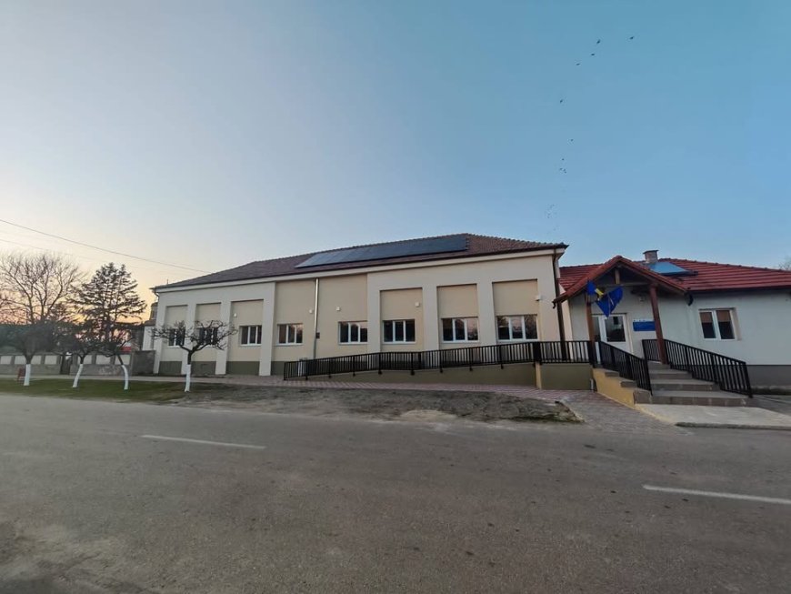Școala din Bobda produce energie cu panouri fotovoltaice