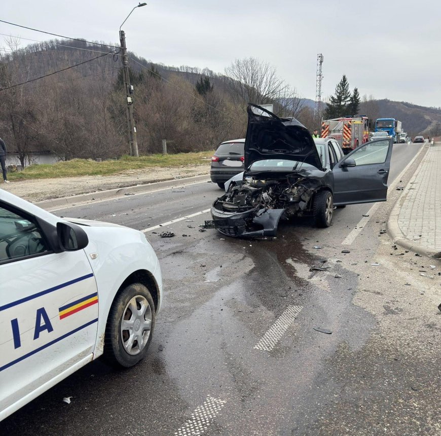 Circulație restricționată pe DN 68, la Oțelu Roșu, după un accident rutier